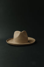 CLARKSDALE TEARDROP CROWN FEDORA – TAN